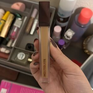 Hourglass Vanish Airbrush Concealer